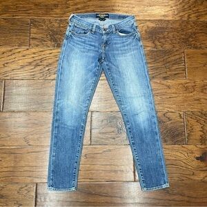 Lucky brand women’s plain blue jeans